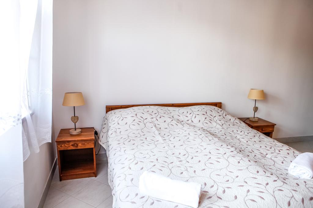 Katica Vendeghaz Otel Tarcal Oda fotoğraf